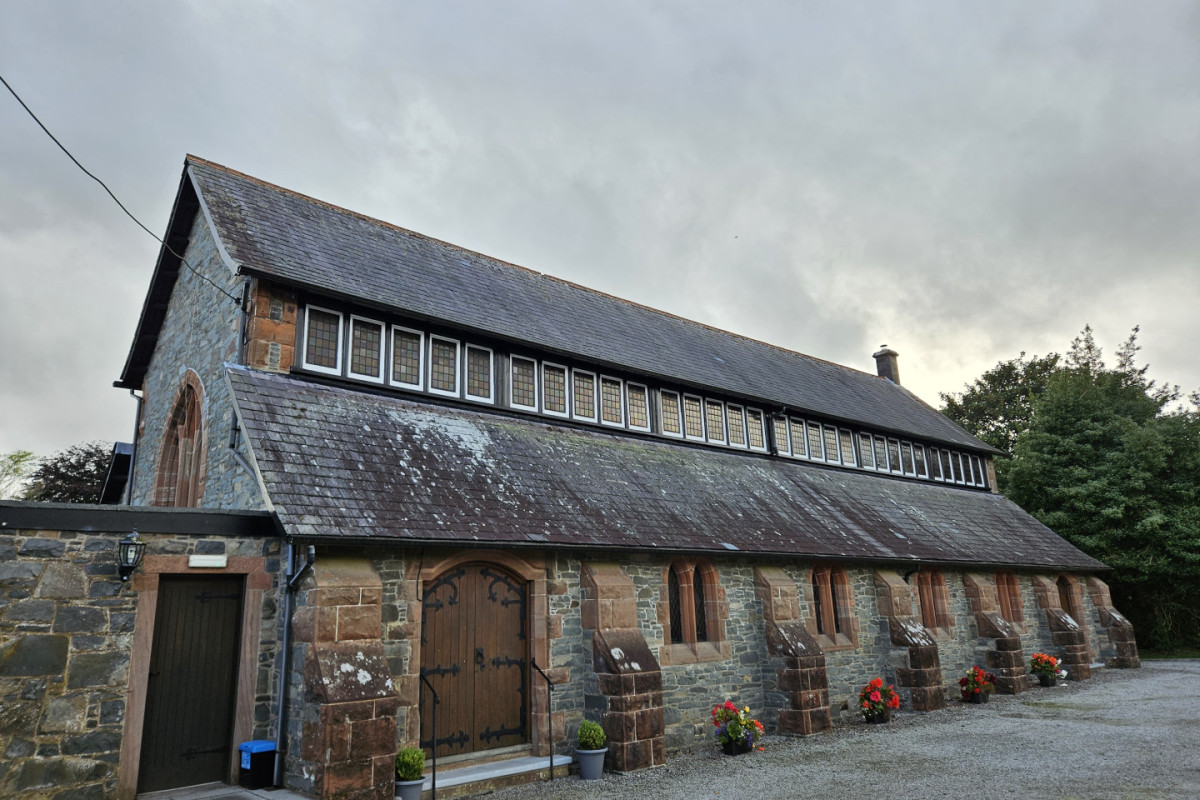 St. Ninian's Church roadside view